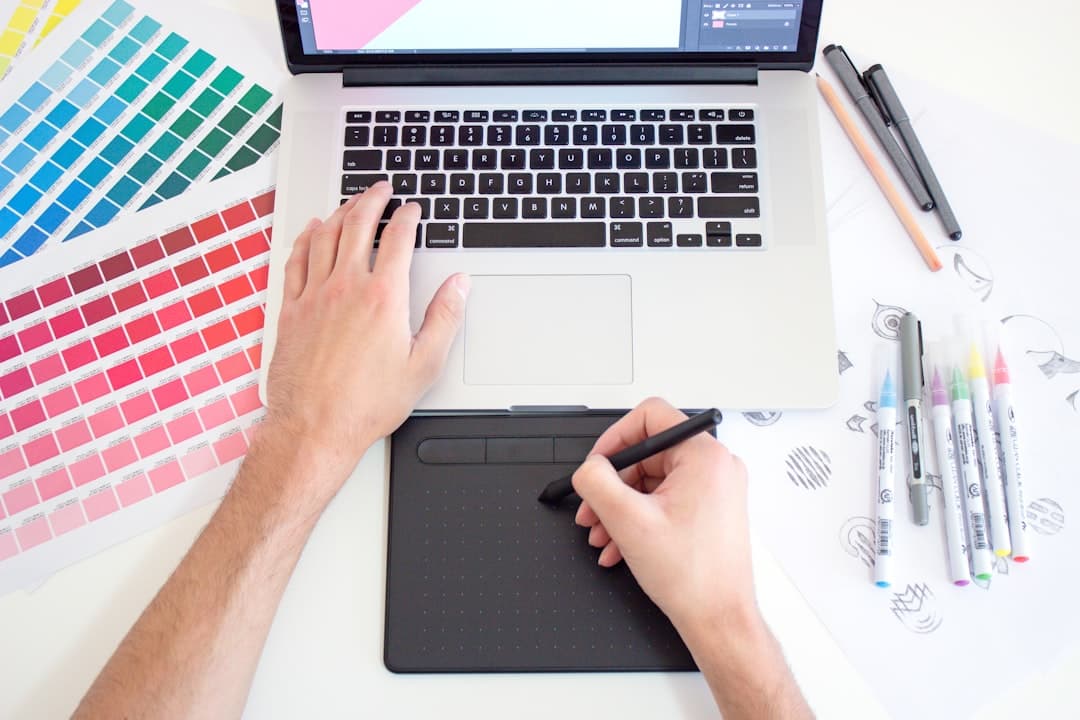 Designing a pin on a tablet, the single-pin lane of pin makers