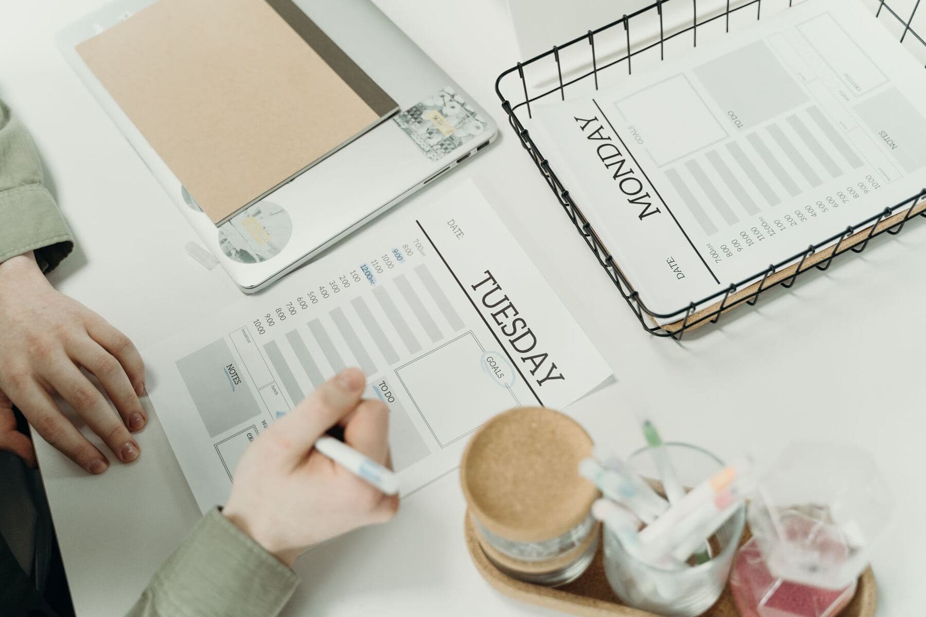 Illustration accompanying 8 Best Pinterest Schedulers for Different Workflows