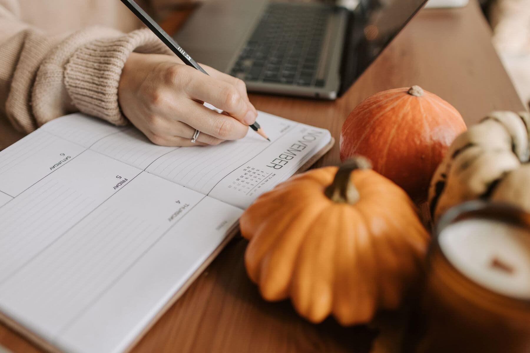 Calendar planning on a laptop