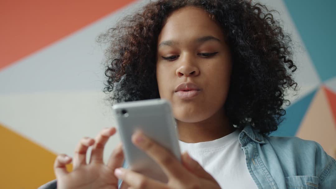 Checking a phone for pin performance in the first weeks of a new account