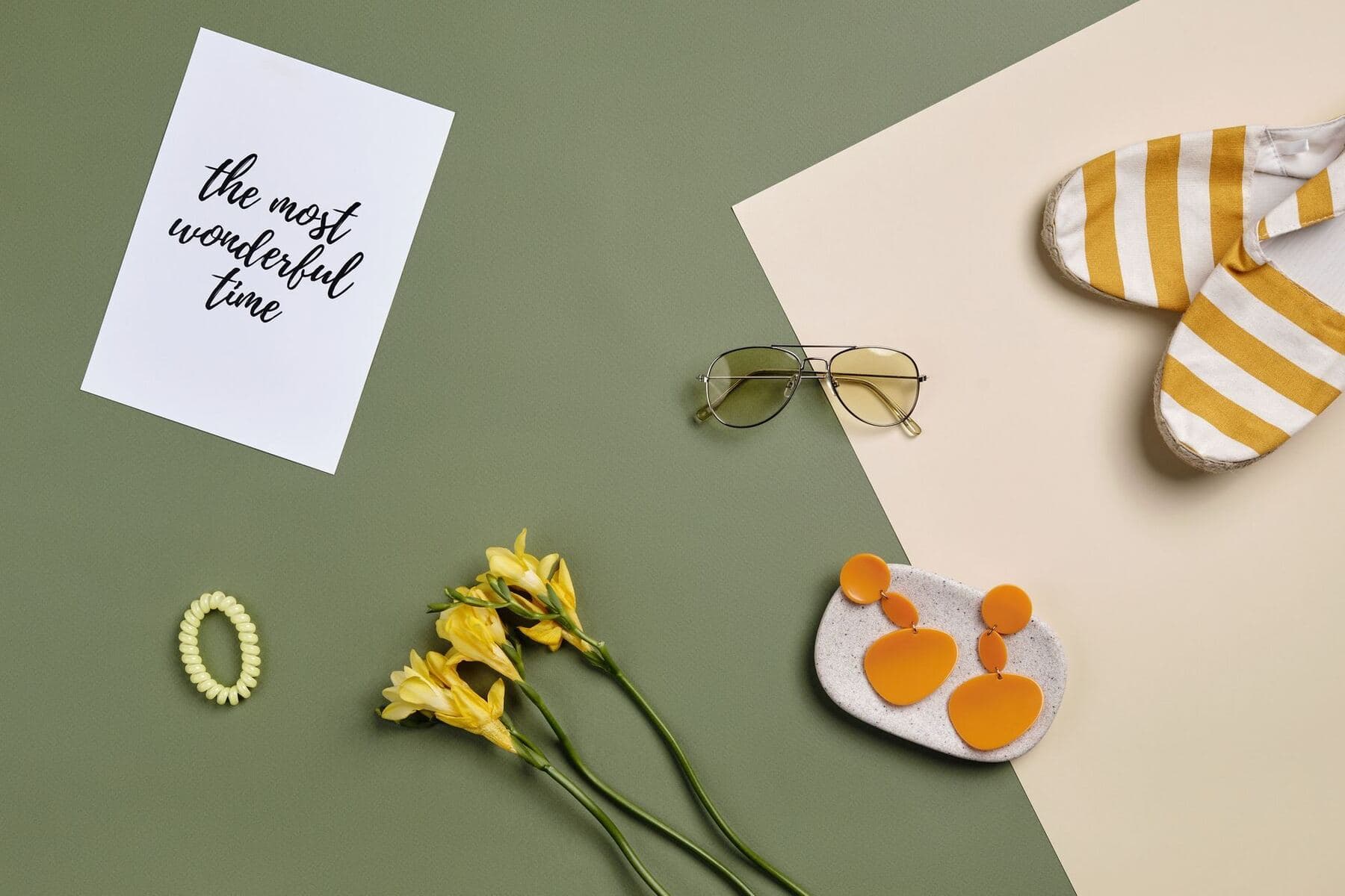 Seasonal trend flat lay